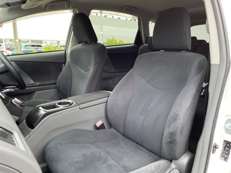 2013 Toyota Prius α DAA-ZVW40W (UW-6a7be668d0c80)[27]