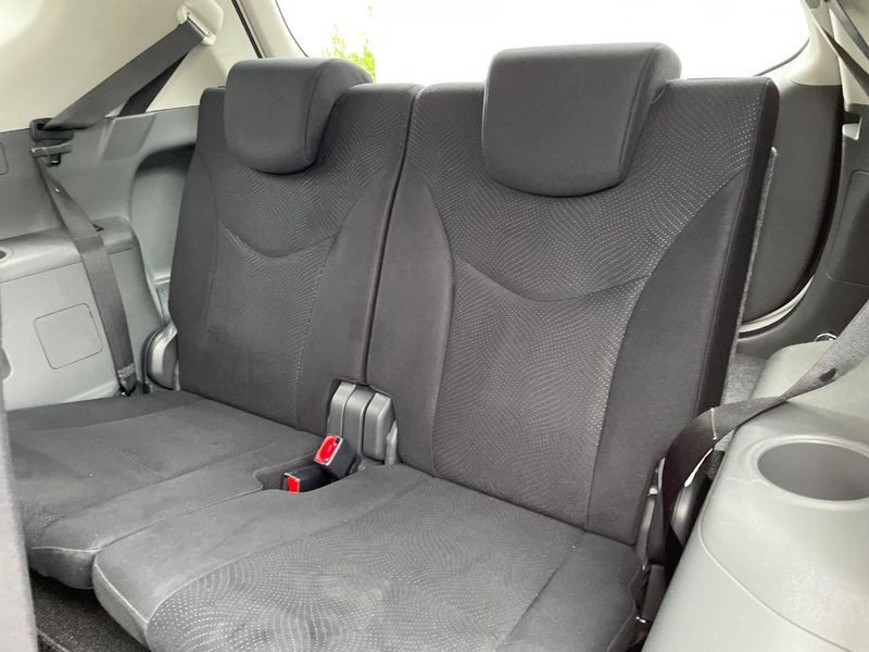 2013 Toyota Prius α DAA-ZVW40W (UW-6a7be668d0c80)[24]