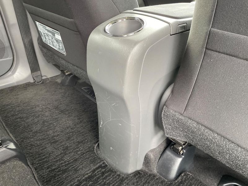 2013 Toyota Prius α DAA-ZVW40W (UW-6a7be668d0c80)[17]