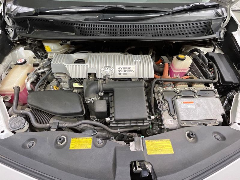 2011 Toyota Prius α DAA-ZVW41W (UW-6a7be66978356)[4]