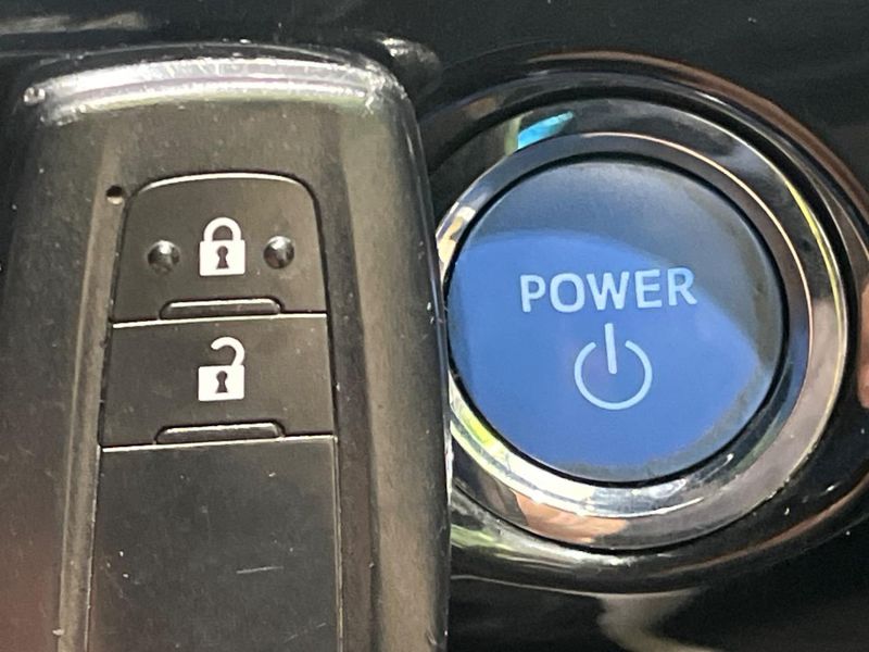 2017 Toyota Prius DAA-ZVW50 (UW-6a7be66d04f98)[20]