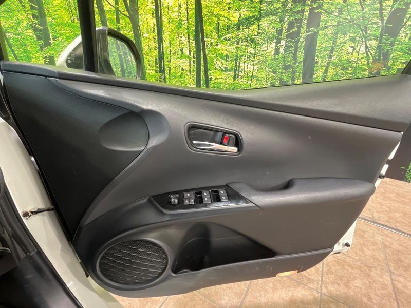 2017 Toyota Prius DAA-ZVW50 (UW-6a7be66d04f98)[26]