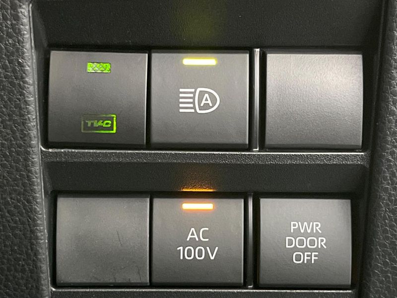 2024 Toyota Voxy 6AA-ZWR90W (UW-6a7be68d2511b)[25]