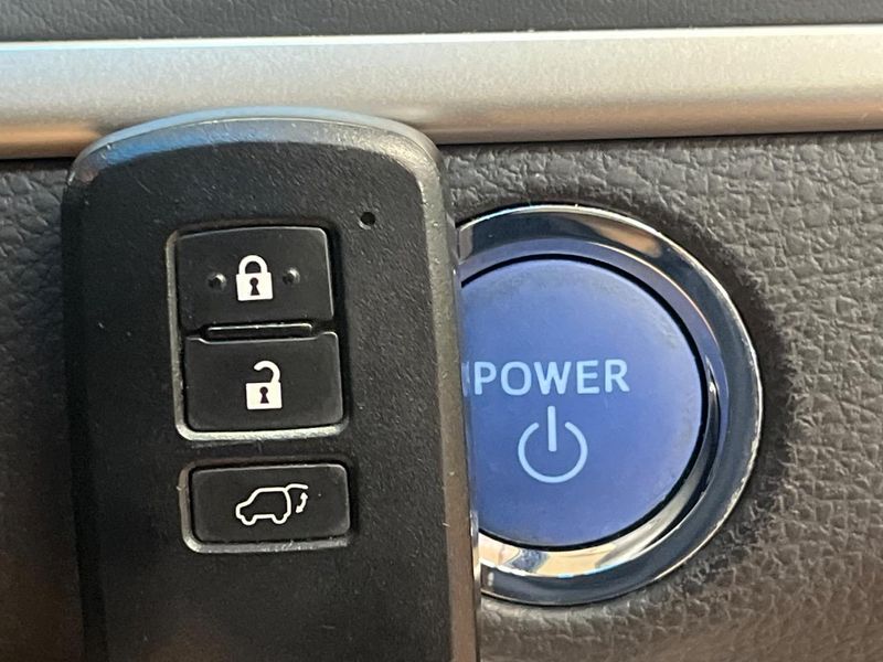 2016 Toyota Harrier Hybrid DAA-AVU65W (UW-6a7d33fa9298d)[27]
