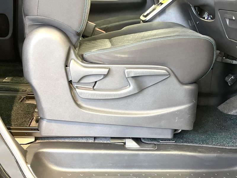 2017 Nissan Serena DAA-GC27 (UW-6a7d34927a2ad)[18]