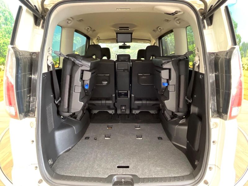 2017 Nissan Serena DAA-GFC27 (UW-6a7d349ebfefd)[17]