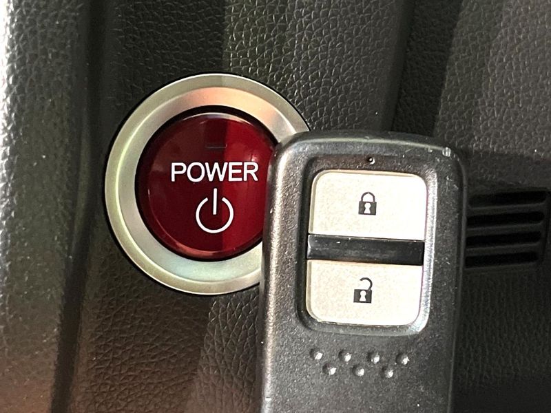 2013 Honda Fit Hybrid DAA-GP5 (UW-6a7d34b302aea)[9]