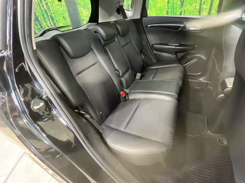 2015 Honda Fit Hybrid DAA-GP5 (UW-6a7d34b475889)[25]