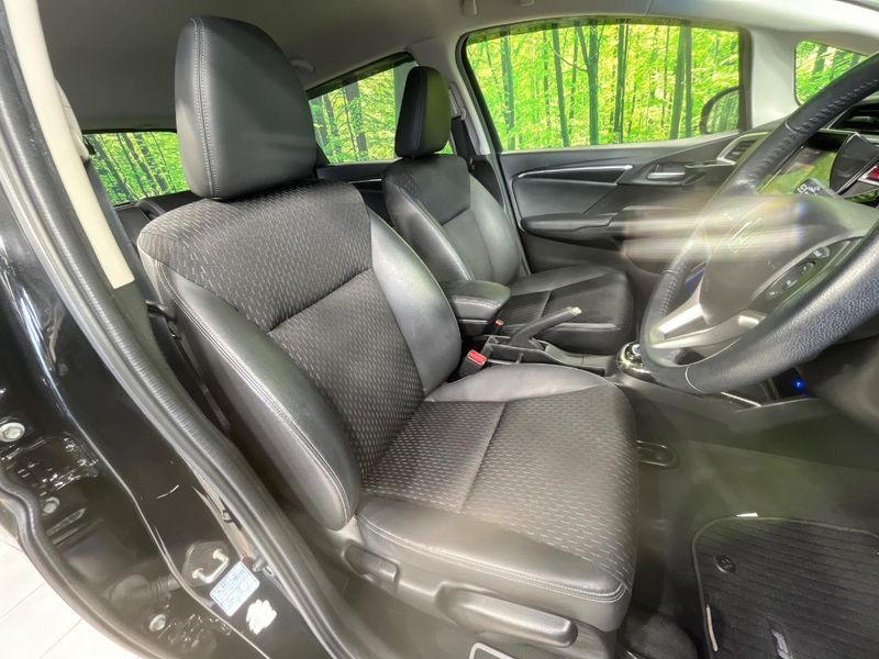 2015 Honda Fit Hybrid DAA-GP5 (UW-6a7d34b475889)[24]