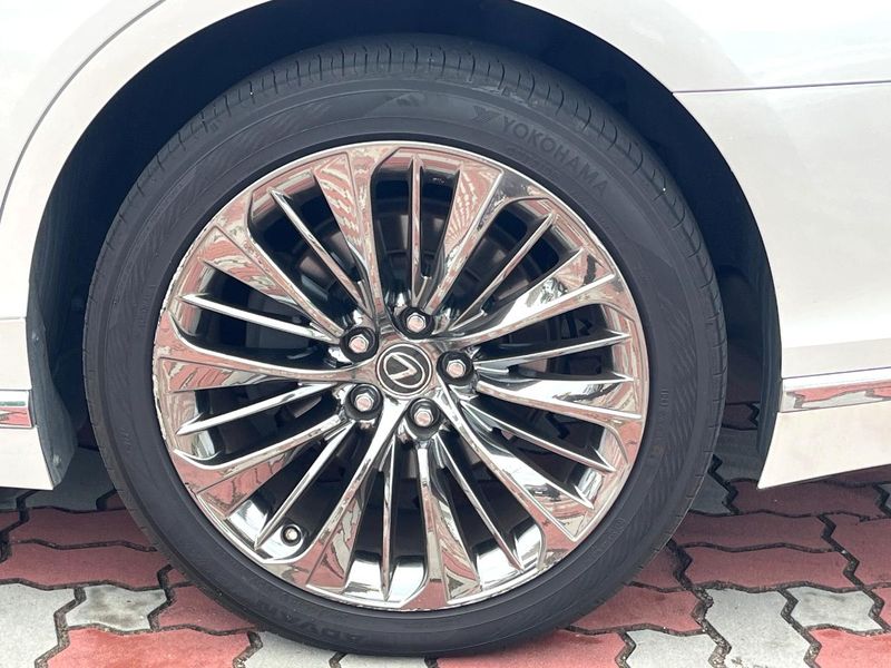 2018 Lexus LS DAA-GVF55 (UW-6a7d34cbdee84)[17]