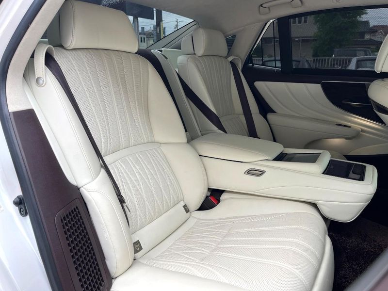 2018 Lexus LS DAA-GVF55 (UW-6a7d34cbdee84)[28]