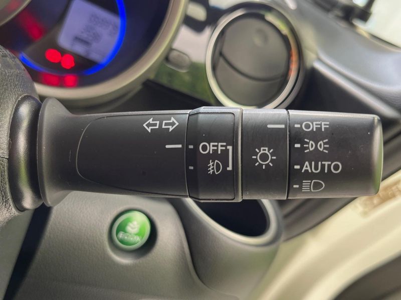 2015 Honda N-BOX CUSTOM DBA-JF1 (UW-6a7d350806e21)[24]