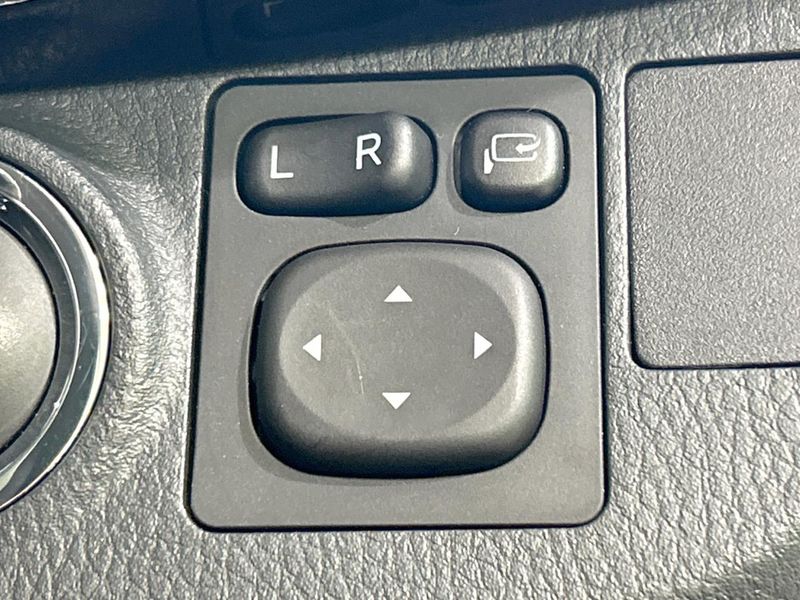 2019 Toyota Vitz DBA-KSP130 (UW-6a7d356dac2f0)[17]