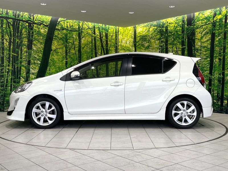 2015 Toyota Aqua DAA-NHP10 (UW-6a7d368b006aa)[23]