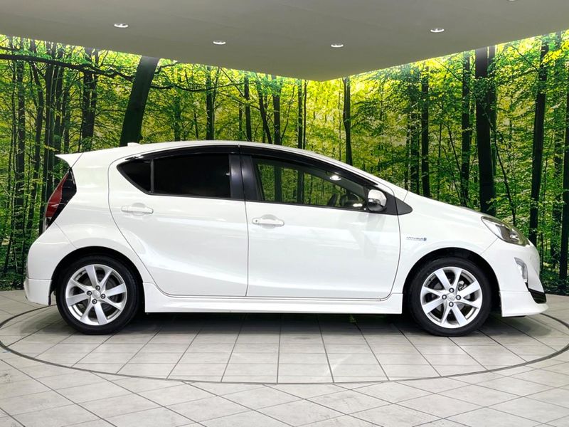 2015 Toyota Aqua DAA-NHP10 (UW-6a7d368b006aa)[19]