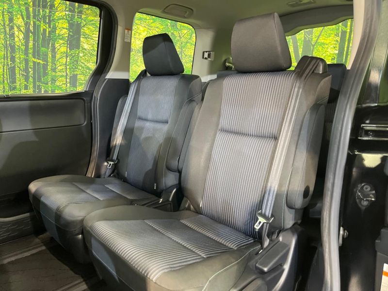 2016 Toyota Voxy DBA-ZRR80W (UW-6a7d3742060bf)[16]