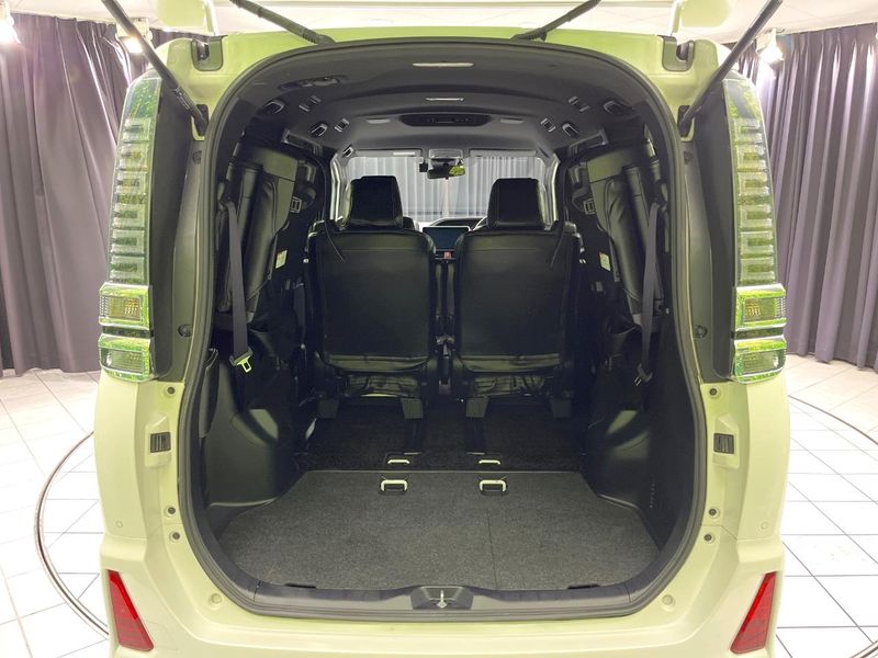 2019 Toyota Voxy DAA-ZWR80W (UW-6a7d377ceda10)[22]