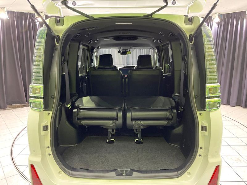 2019 Toyota Voxy DAA-ZWR80W (UW-6a7d377ceda10)[23]