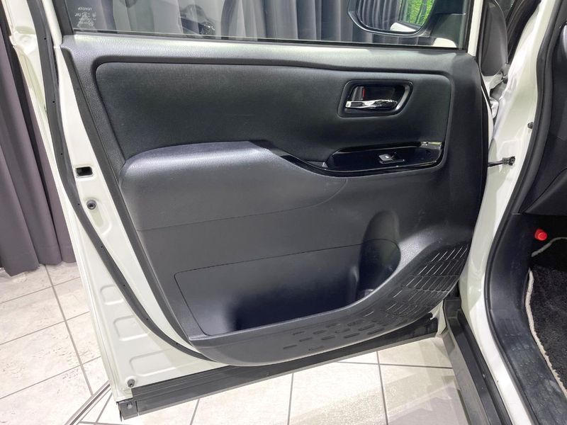 2019 Toyota Voxy DAA-ZWR80W (UW-6a7d377ceda10)[29]