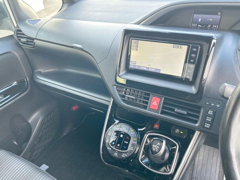 2019 Toyota Voxy DAA-ZWR80W (UW-6a7d377d464b8)[14]
