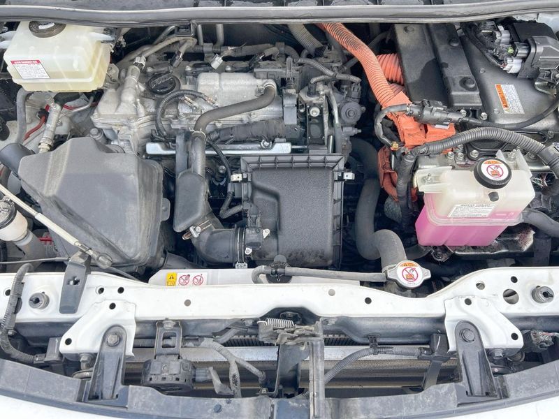 2019 Toyota Voxy DAA-ZWR80W (UW-6a7d377d464b8)[4]