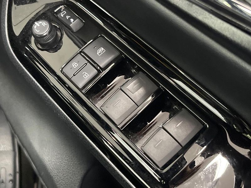 2021 Toyota Voxy 6AA-ZWR80W (UW-6a7d377ecb1aa)[11]
