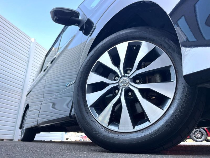 2016 Nissan Serena DAA-GFC27 (UW-6a7e85f2d9cf0)[13]