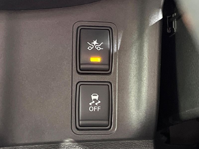 2017 Nissan Serena DAA-GFC27 (UW-6a7e85f6e67c2)[21]