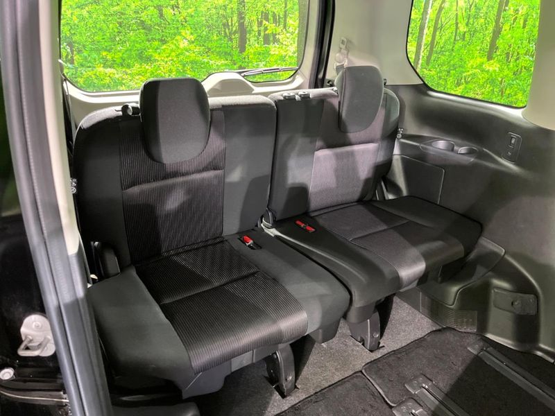 2017 Nissan Serena DAA-GFC27 (UW-6a7e85f6e67c2)[11]