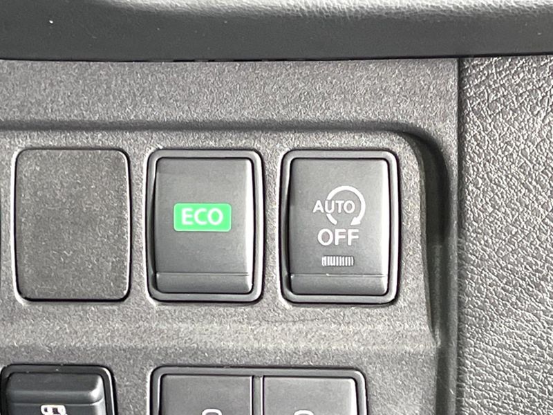 2017 Nissan Serena DAA-GFC27 (UW-6a7e85f6e67c2)[18]
