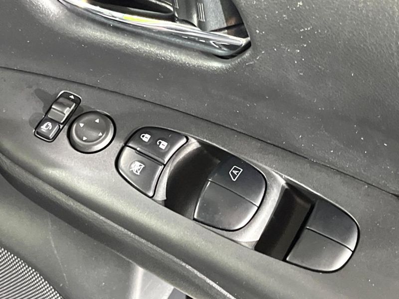 2017 Nissan Serena DAA-GFC27 (UW-6a7e85f6e67c2)[4]
