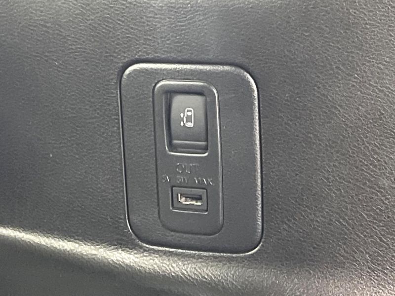 2017 Nissan Serena DAA-GFC27 (UW-6a7e85f6e67c2)[12]