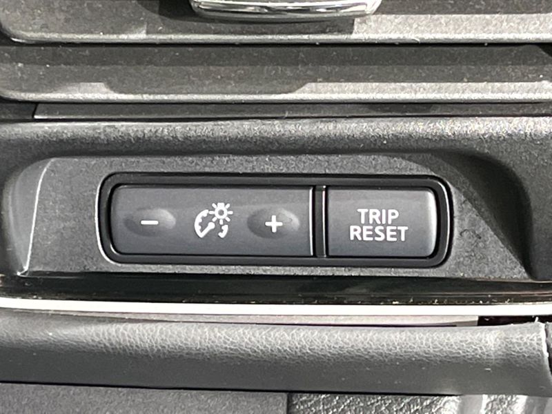 2017 Nissan Serena DAA-GFC27 (UW-6a7e85f6e67c2)[17]