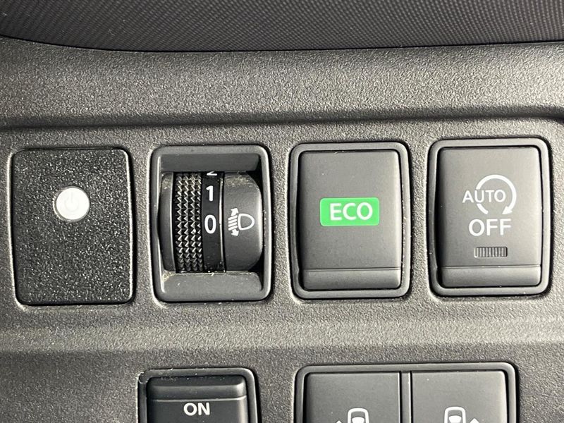 2016 Nissan Serena DAA-GNC27 (UW-6a7e8609d5a12)[17]