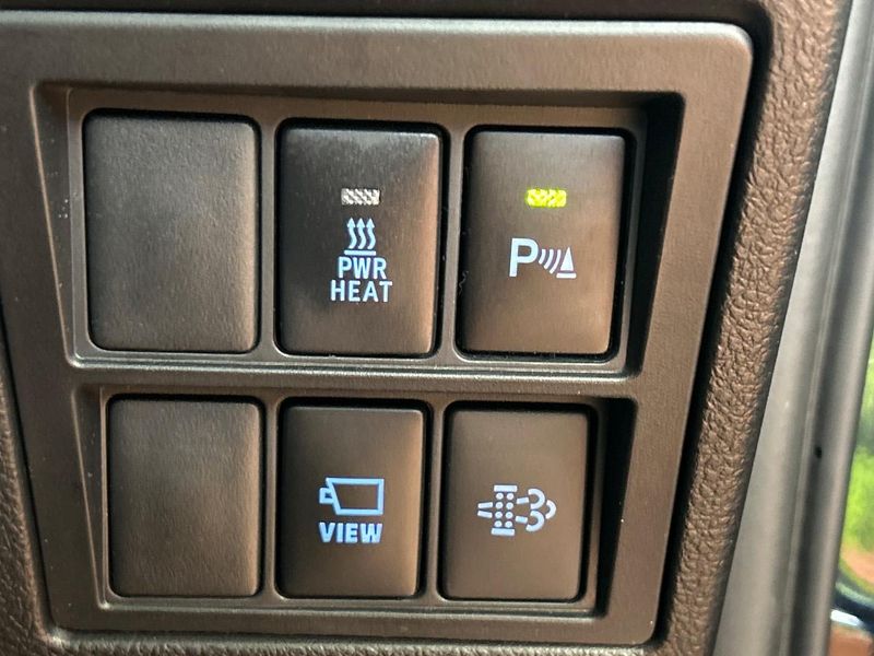 2022 Toyota Hilux 3DF-GUN125 (UW-6a7e8623e6f25)[7]