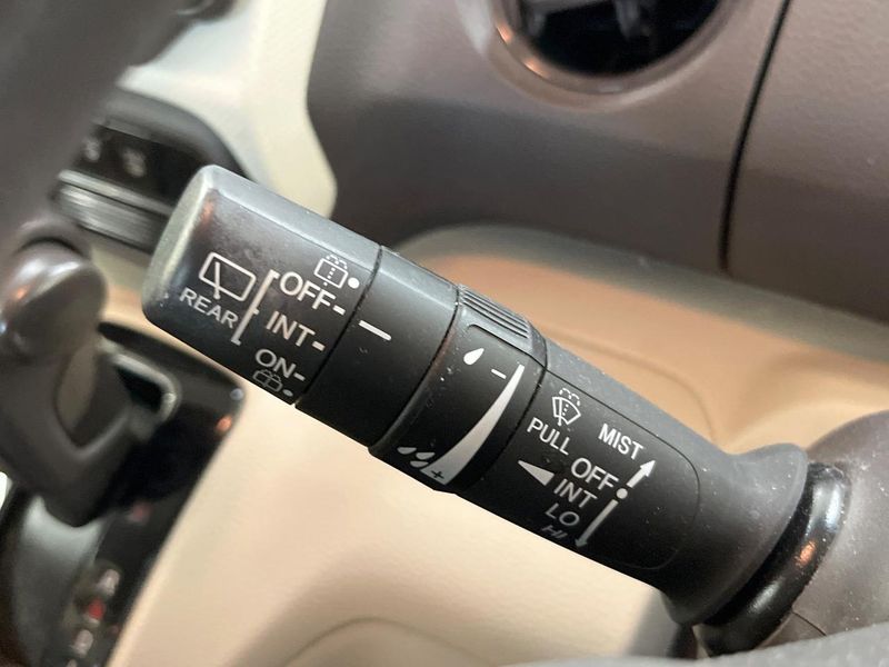 2017 Honda N-BOX DBA-JF3 (UW-6a7e866e8a1c4)[19]