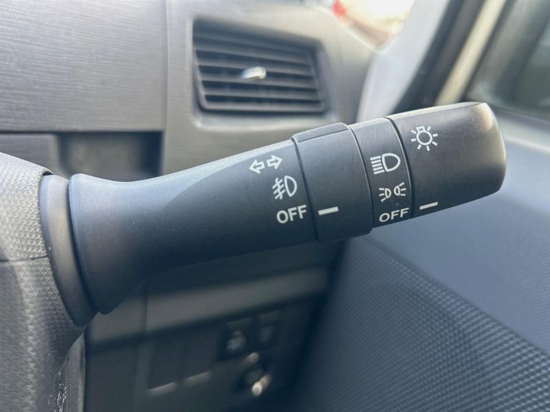2012 Daihatsu Move DBA-LA100S (UW-6a7e86d2a1437)[27]