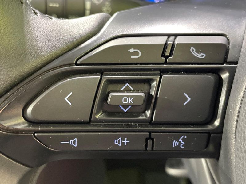 2021 Toyota Yaris Cross 6AA-MXPJ10 (UW-6a7e87a697e47)[18]