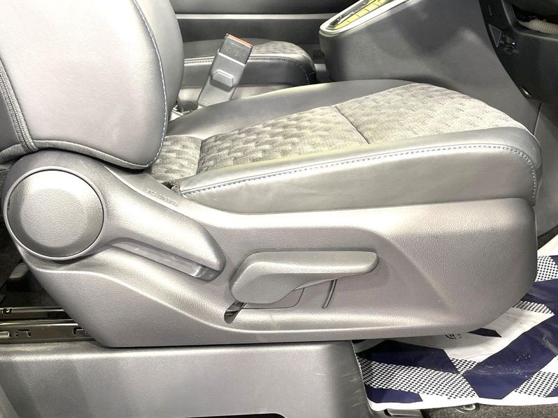 2024 Toyota Voxy 6BA-MZRA90W (UW-6a7e87da381d1)[27]