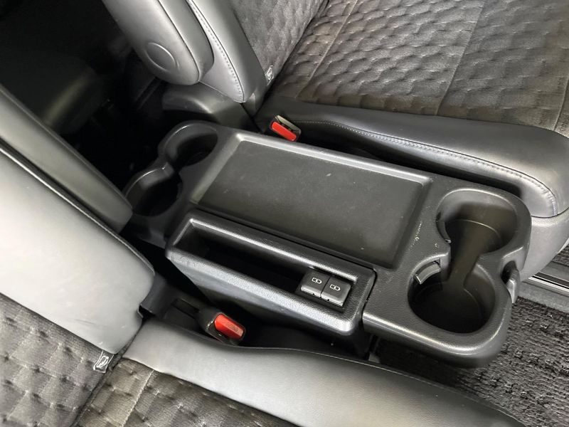 2025 Toyota Voxy 6BA-MZRA90W (UW-6a7e87dc0eb4a)[27]