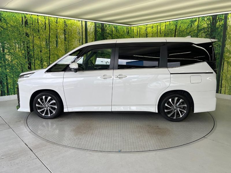 2025 Toyota Voxy 6BA-MZRA90W (UW-6a7e87dc0eb4a)[15]