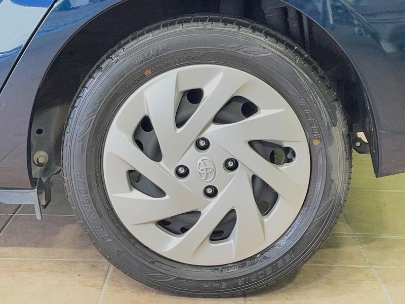 2017 Toyota Aqua DAA-NHP10 (UW-6a7e87ed71099)[9]