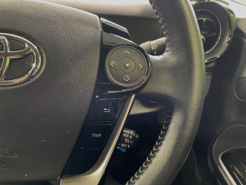 2017 Toyota Aqua DAA-NHP10 (UW-6a7e87ed71099)[27]