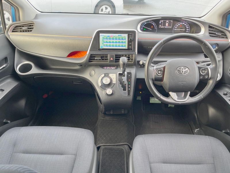 2015 Toyota Sienta DAA-NHP170G (UW-6a7e87f34dd75)[26]