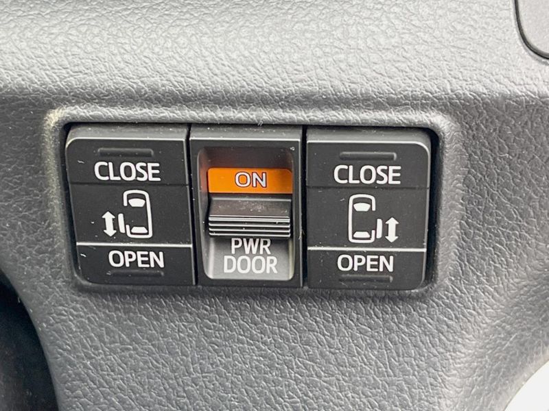 2015 Toyota Sienta DAA-NHP170G (UW-6a7e87f34dd75)[28]