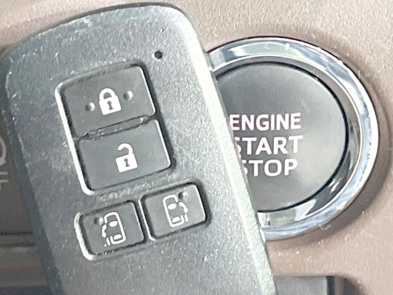2016 Toyota Esquire DBA-ZRR80G (UW-6a7e8896825c5)[4]
