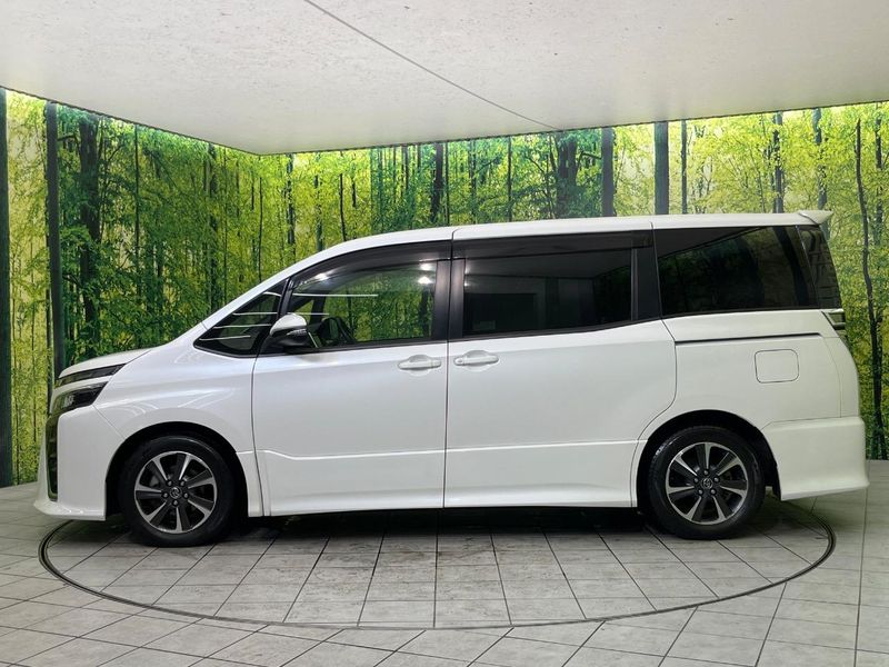 2017 Toyota Voxy DBA-ZRR80W (UW-6a7e8898a7af9)[11]