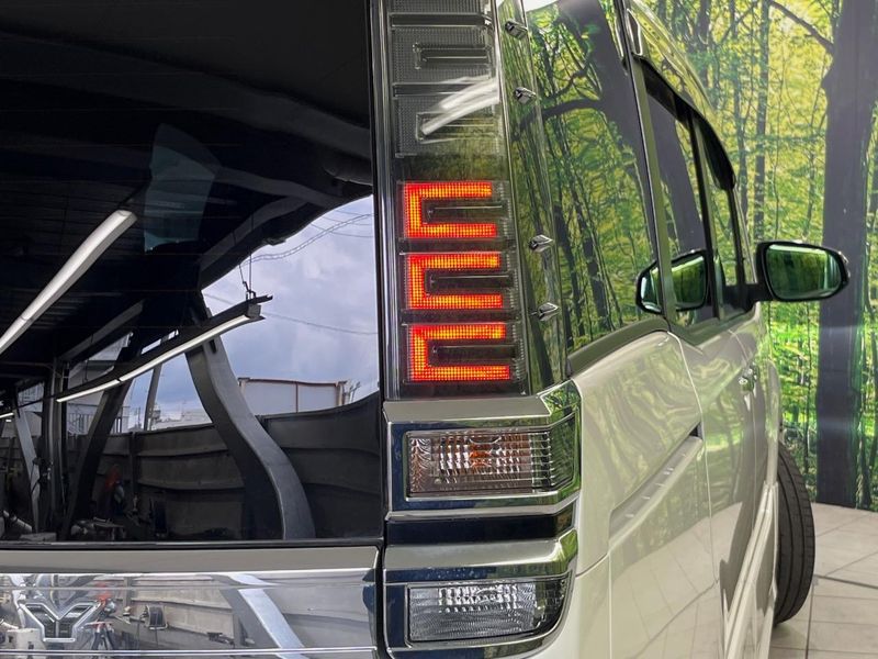 2019 Toyota Voxy DBA-ZRR80W (UW-6a7e889e9aa04)[15]