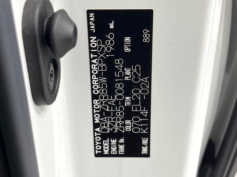 2017 Toyota Voxy DBA-ZRR85W (UW-6a7e88a39c921)[1]