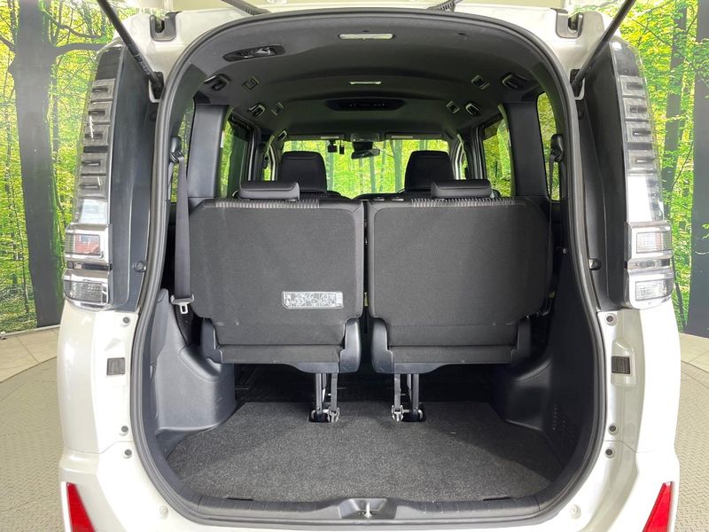 2017 Toyota Voxy DBA-ZRR85W (UW-6a7e88a39c921)[11]